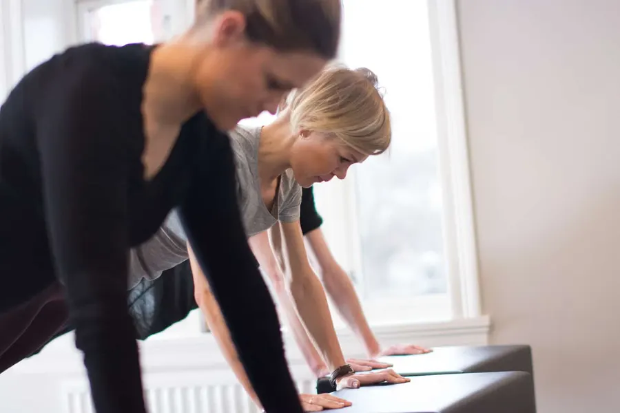 Planke på reformer-apparat i dagslys